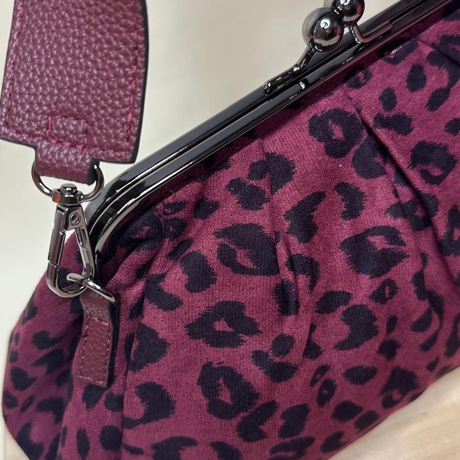 BOLSO GRANATE DE LEOPARDO
