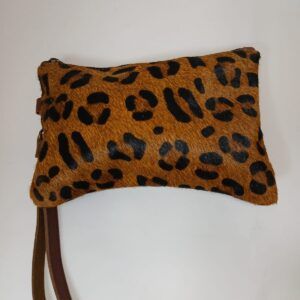 CARTERA DE MANO DE PIEL DE SERRAJE LEOPARDO
