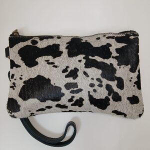 CARTERA DE MANO DE PIEL DE SERRAJE ESTAMPADO DE VACA