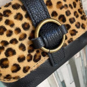 BOLSO DE PIEL ESTAMPADO DE  "LEOPARDO PEQUEÑO"
